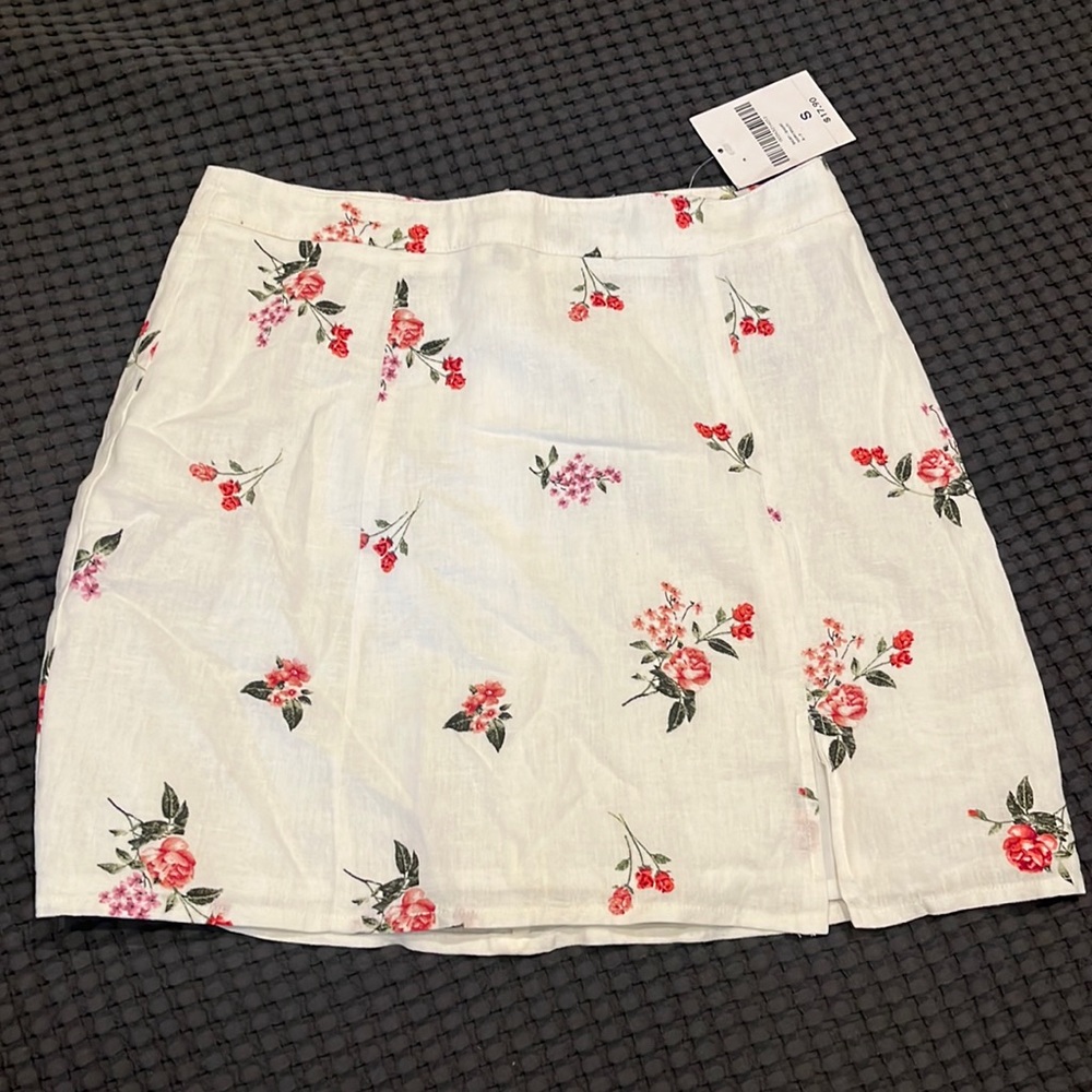 F21 NWT Floral Skirt Size Small